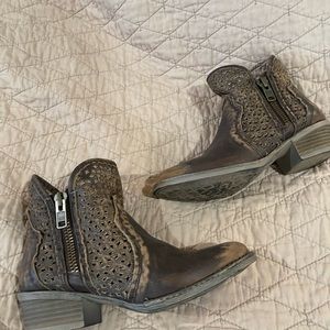 Like New Circle G booties size 9